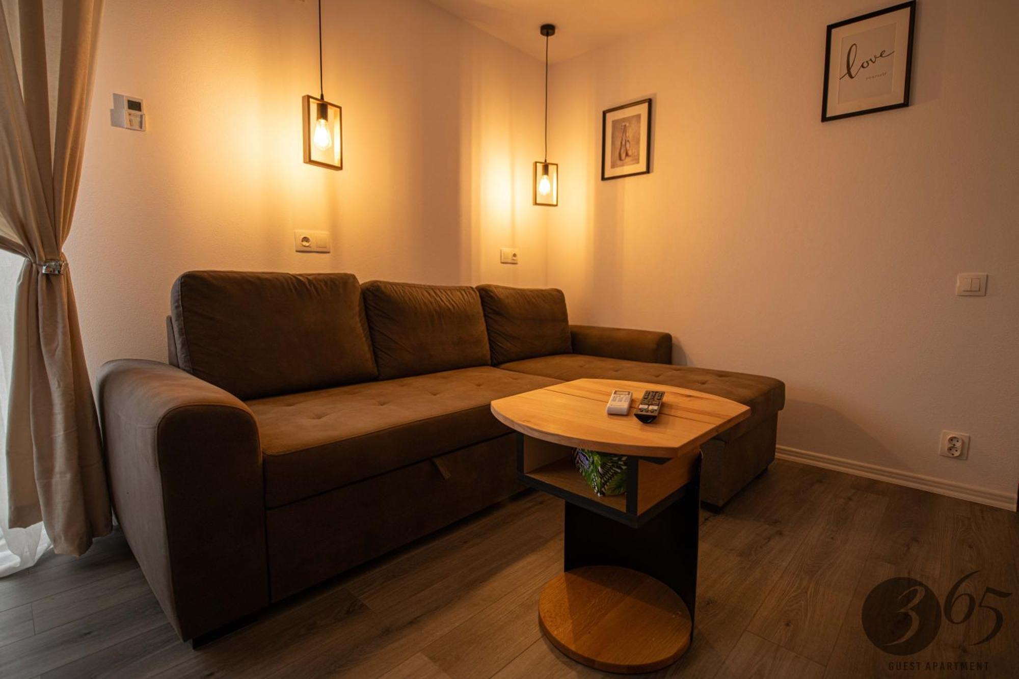 365 Guest Apartment Hunedoara Eksteriør bilde