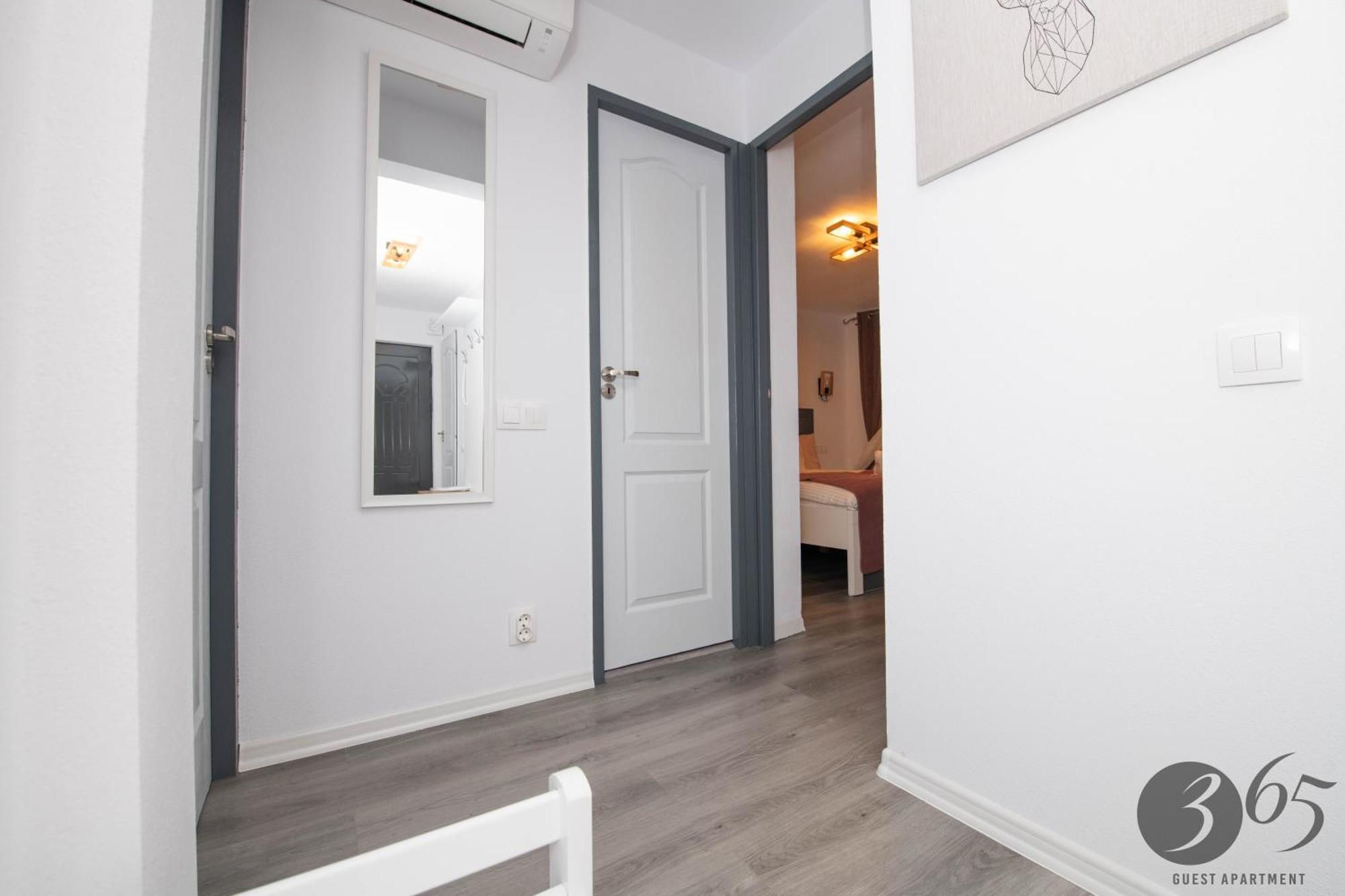 365 Guest Apartment Hunedoara Eksteriør bilde